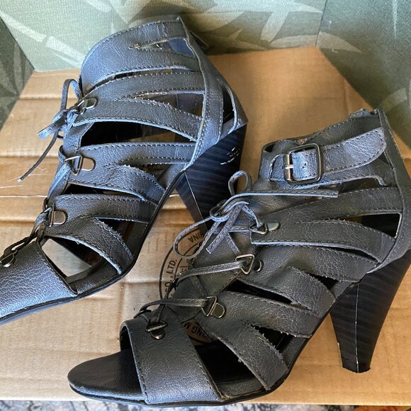 GUC~.MAURICES  back zip  gladiator 3"heel sandals 6.5 M - Picture 14 of 14